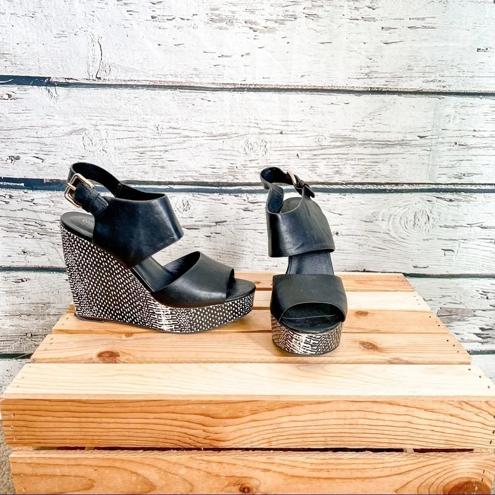 Mossimo black faux snakeskin wedges